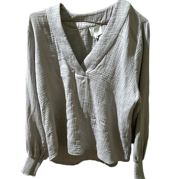 Sunday's Textured Smocked Cuffs Long Sleeve Split Top - Picture 4 of 15